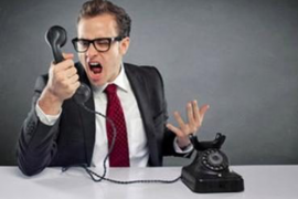 因?yàn)橛憘M(jìn)行人身攻擊：法律邊界與道德考量